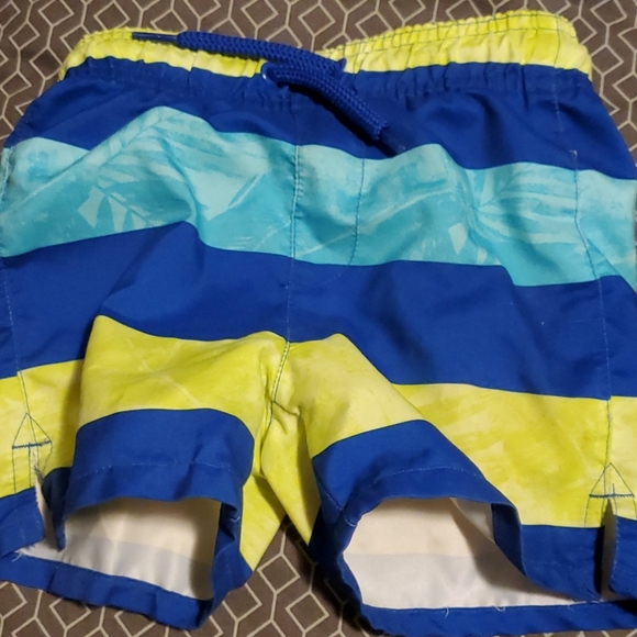 🧸2T swim shorts / trunks - Picture 1 of 3